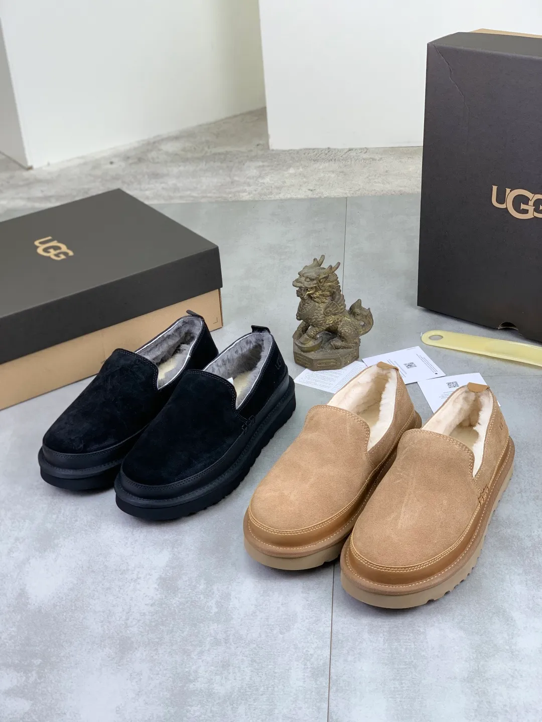 Men's shoes 💰P480 [New model] low-cut popular style 💰 versatile casual wool shoes 🆘 "Real Wool" [UGG] 👉 Popular men's shoes official website synchronization 🔰Quality [proud] is not comparable to the imitations in the general market 🌀The upper is imported Italian frosted cowhide, and the lining: foot pads 🅰️grade 🐑real wool👻Only Grade A can show the effect It feels smooth and delicate 🔱The shoe shape is grand, only the factory can do it 🎄The perfect toughness of the original outsole 👻⬛️ allows customers to say goodbye to one-time consumption. It is made of real wool and is super warm. 3⃣️colors available Size male: 39-45